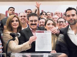 Carlos Lomelí estuvo acompañado el día de ayer por 500 personas. ESPECIAL