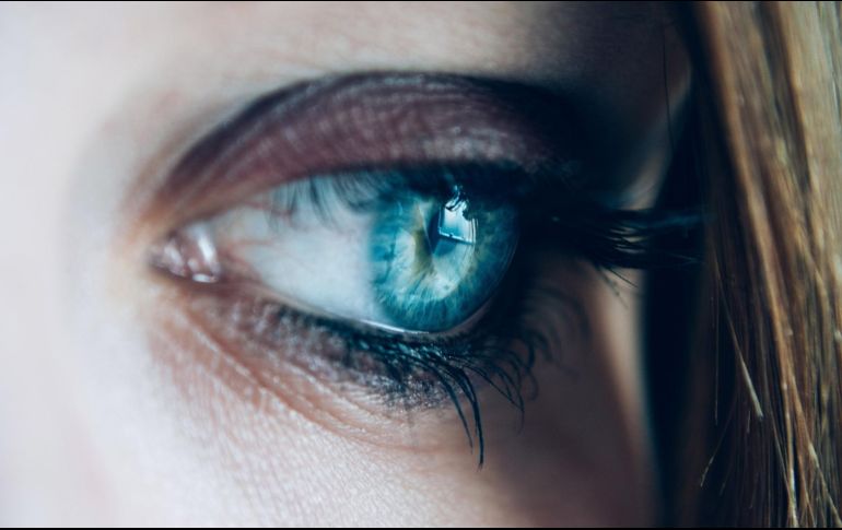 Un estilo de vida saludable puede prevenir la aparición de ojeras o bolsas en los ojos. PIXABAY