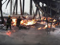 Videos y fotos publicados en redes sociales muestran un incendio y una nube de humo visible desde toda Taskent. EFE / ESPECIAL