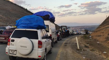 Para Azerbaiyán, los armenios que deseen quedarse en el Karabaj deben aceptar la ciudadanía azerbaiyana y acatar la legislación del país. AFP / S. Adamyan