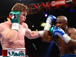 El pugilista de Jalisco vivió una de las noches más difíciles de su vida en aquel 2013 donde cayó por primera vez en su carrera como pugilista profesional. AFP / ARCHIVO