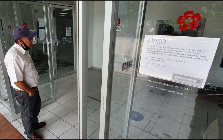 Si necesitas retirar dinero en efectivo de tu pensión, recuerda que los bancos que no tienen convenio con la Secretaría de Bienestar, te cobrarán una comisión. EL INFORMADOR/ ARCHIVO.