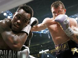 Charlo, que tuvo que subir de las 154 libras a las 168, se vio lento, con pocos recursos para darle pelea al mexicano y con practicante nulas opciones de poder ganar la contienda. EFE / E. Laurent