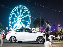 El costo por estacionarse en alguna  casa con cochera, local o en zonas de jardines, incluso en la calle, va de los 200 a los 50 pesos. EL INFORMADOR/ H. Figueroa.