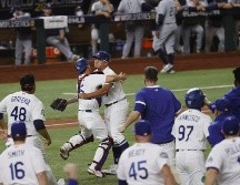 Los Ángeles Dodgers cuentan con Austin Barnes y Víctor González. ARCHIVO. EFE