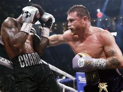 A pesar de que el mexicano logró la victoria, la pelea fue decepcionante, pues estuvieron ausentes las emociones arriba del ring. EFE / ARCHIVO