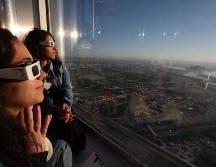Algunas instituciones educativas del país regalarán lentes para ver el eclipse solar de este octubre. EL INFORMADOR/ ARCHIVO.