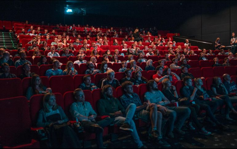 Visita tu sala favorita de Cinemex y disfruta la película que quieras. ESPECIAL/Photo by Krists Luhaers on Unsplash.