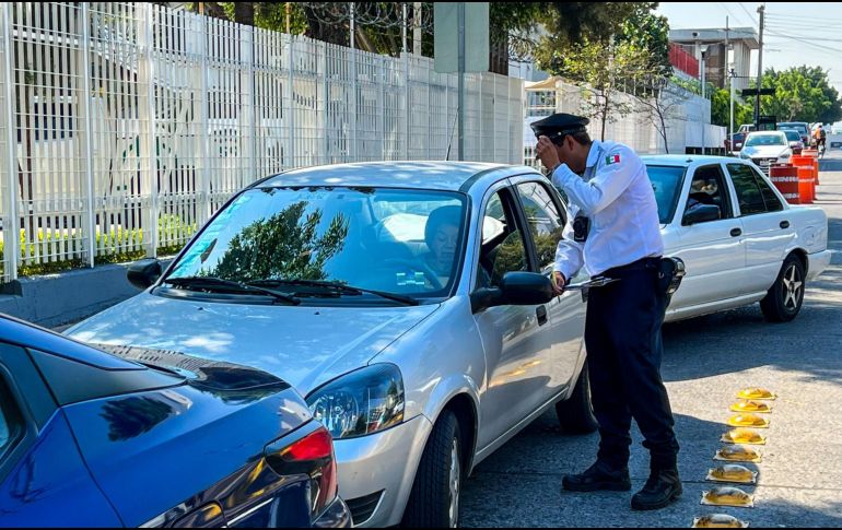 De acuerdo con la Ley de Movilidad, Seguridad Vial y Transporte vigente, el Programa de Verificación Responsable es obligatorio para vehículos de estancia permanente con placas de Jalisco o foráneas. EL INFORMADOR/ ARCHIVO.
