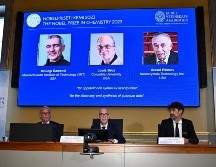 Las investigaciones de los científicos Moungi Bawendi, Louis Brus y Alexei Ekimov, les hizo merecedores del Nobel de Química 2023. EFE / C. BRESCIANI