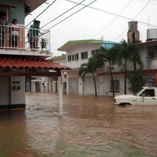 López Obrador propone que estados y municipios cubran desastres