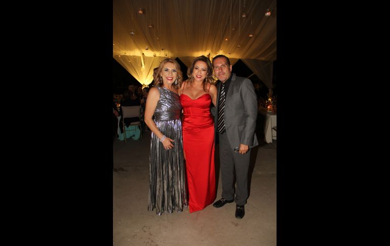 Esmeralda, Edith y Moisés Castañeda Beltrán. GENTE BIEN JALISCO/ Esmeralda Escamilla