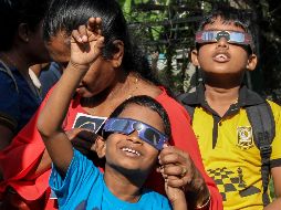 Si quieres ver el eclipse solar este 14 de octubre, chec aa qué hora tendrás que salir a apreciarlo. EFE/C. Karunarathne.