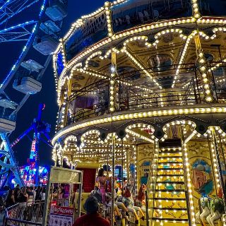 Con baile, pirotecnia y comida, arrancan las Fiestas de Octubre