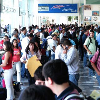 ¡Aprobado! Estudiantes de México tendrán descuentos en autobuses todo el año