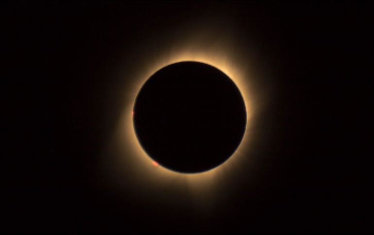 La mejor manera de observar el eclipse es con lentes que necesitan la certificación ISO 12312-2. Pexels