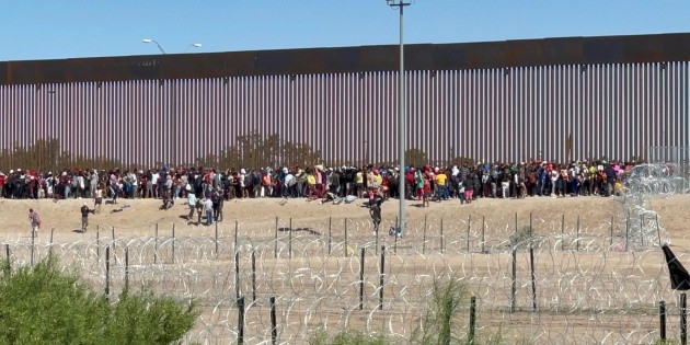 AMLO: Construir muros en la frontera es faramalla