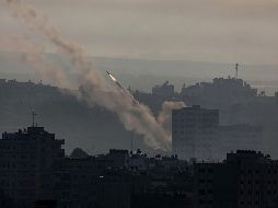 El lanzamiento de proyectiles se produce en un momento de intensos combates en Cisjordania, donde casi 200 palestinos han perdido la vida en incursiones israelíes en lo que va de año. EFE/M. Saber