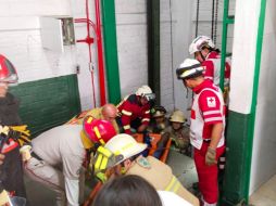 Distintas dependencias participaron en el rescate de dos personas. CORTESÍA / Protección Civil