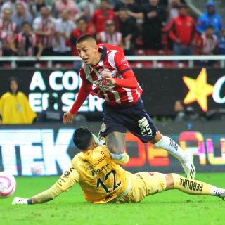 Chivas "resurge" y golea al Atlas en el Clásico