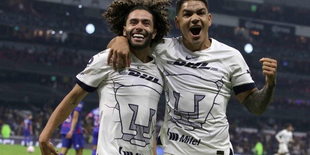 Pumas golea a Cruz Azul en el Azteca