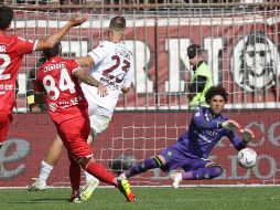 De no ser por algunas intervenciones del guardameta mexicano, el marcador pudo haber sido más escandaloso. R. BREGANI / EFE