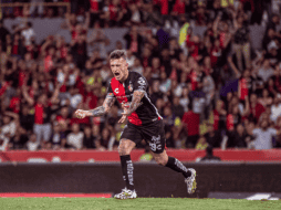 El mediocampista ofensivo de los rojinegros del Atlas, Brian “Huevo” Lozano recibió una mala noticia junto con la Fiel. ESPECIAL/ Atlas FC.