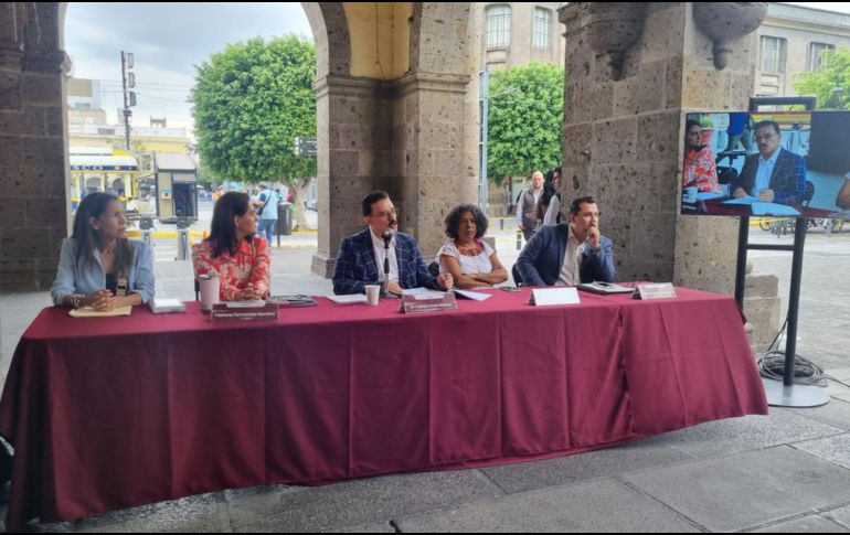 Encabezados por el regidor Carlos Lomelí, los regidores morenistas culparon a la administración de hacer trabajar y no pagarles a los empleados que ganaron un juicio laboral. EL INFORMADOR / J. Velazco