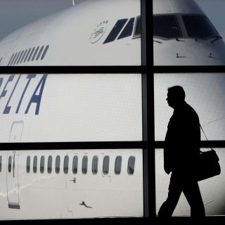 Aerolíneas cancelan o reorganizan sus vuelos a Israel