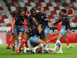 Chivas se quedó en la tercera posición con 30 puntos, perfilándose a la liguilla y su siguiente compromiso será frente a León el jueves 12 de octubre a las 19:06 horas en el Estadio Akron. IMAGO7