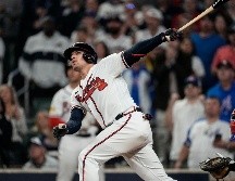 Travis d’Arnaud (en la imagen) y Austin Riley dispararon un jonrón de dos carreras cada uno en el triunfo de los Bravos de Atlanta. AP/J. Bazemore