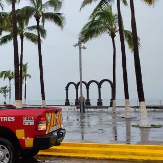 Así se ve Puerto Vallarta a la llegada del Huracán Lidia categoría 4