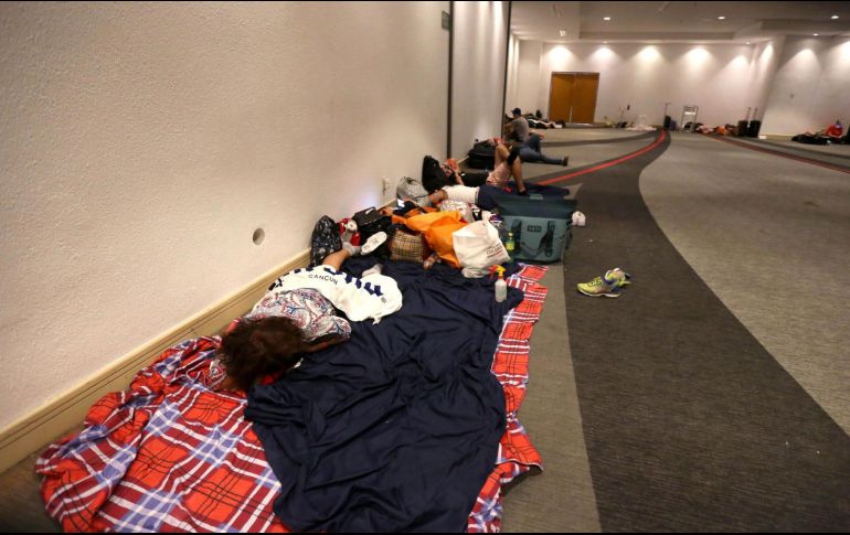 Se cuentan con 23 refugios temporales habilitados para las costas de Jalisco y son más de mil elementos de los tres órdenes de Gobierno los que trabajan en las costas de Jalisco. EFE/Archivo.