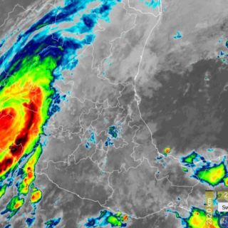 En menos de 5 horas, Lidia se debilita a Huracán Categoría 2