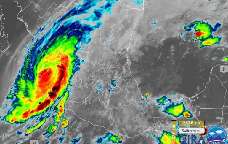 Ante la rapidez con la que se desplaza el Huracán Lidia, en menos de cinco horas pasó de ser un huracán Categoría 4 a regresar a la Categoría 2. ESPECIAL.