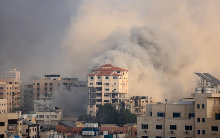 La Franja está habitada por más de 2.2 millones de personas y es escenario desde hace días de una campaña de intensos bombardeos israelíes que han provocado la muerte de más de mil personas. AFP / M. Hams