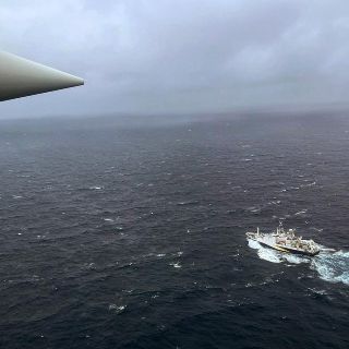 Hallan posibles restos humanos del submarino Titán