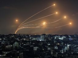 La defensa aérea de Israel intercepta misiles lanzados desde la Franja de Gaza. EFE/M. Saber