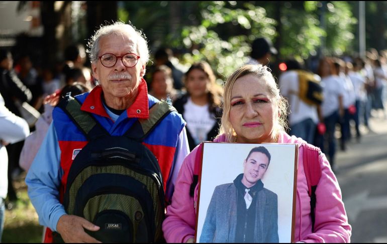 Ciro Manuel Vera Juárez desapareció en el 2018. Sus padres Angélica Juárez y Ciro Vera vienen con fe a pedir ayuda a la Virgen de Zapopan para poderlo encontrar. EL INFORMADOR / A. NAVARRO