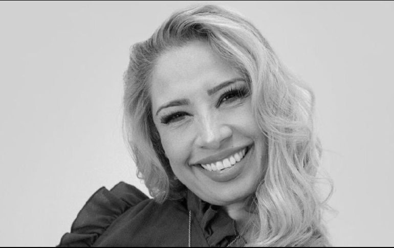 Adriana diseña, confecciona, le da forma a su propio mundo y hace tangibles en tela todas las imágenes de su  imaginación con la habilidad de sus pies./Especial Disney