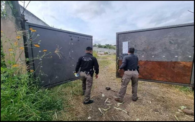 Personal de la FGR en Jalisco aseguró 10 mil litros de hidrocarburo en un inmueble de Tlajomulco de Zúñiga. ESPECIAL / FGR