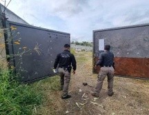 Personal de la FGR en Jalisco aseguró 10 mil litros de hidrocarburo en un inmueble de Tlajomulco de Zúñiga. ESPECIAL / FGR