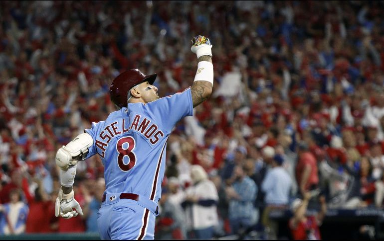 El cubano Nick Castellanos es el primer jugador en la historia de la MLB en disparar 2 jonrones en partidos consecutivos en postemporada. EFE/J. Lane