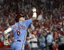 El cubano Nick Castellanos es el primer jugador en la historia de la MLB en disparar 2 jonrones en partidos consecutivos en postemporada. EFE/J. Lane