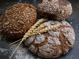 El pan integral siempre es más recomendable que el blanco. ESPECIAL/Foto de Wesual Click en Unsplash