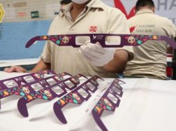 Entre las sugerencias se encuentra el uso de visores o lentes especiales, los cuales deben cumplir con los requisitos necesarios establecidos en la norma ISO 12312-2, para filtros Eclipse Solar. X / @SSC_CDMX