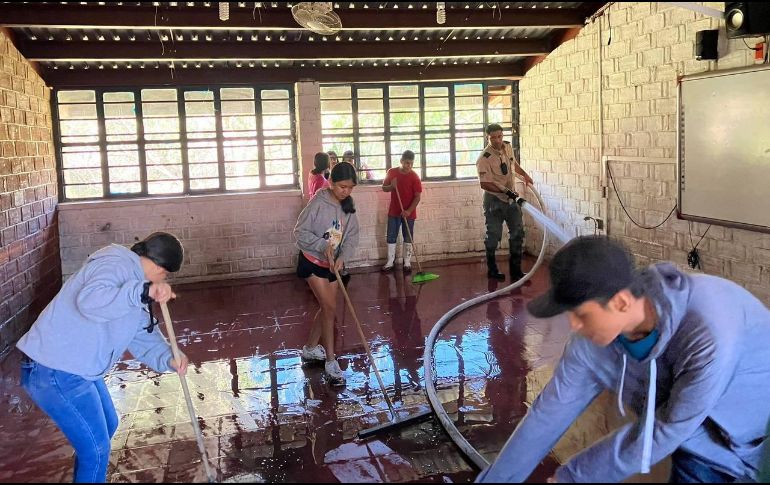 La evaluación de daños y saneamiento de viviendas, dijo la Unidad Estatal, se realiza en los municipios de Unión de Tula, Autlán de Navarro, Cuautitlán de García Barragán, Tomatlán, Cabo Corrientes, Puerto Vallarta, Mascota, Casimiro Castillo y Talpa de Allende. CORTESÍA / SGG