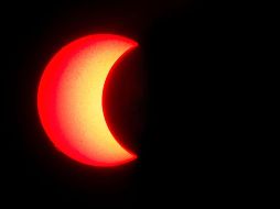 Verlo sin el equipo necesario puede generar severos daños porque su luz es perjudicial para el ojo humano. AFP/Archivo