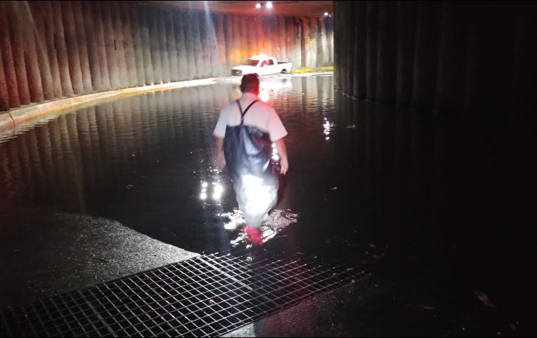 Se reportó  la inundación de dos túneles en Carretera a Nogales y en La Moderna. CORTESÍA/ Bomberos de Zapopan