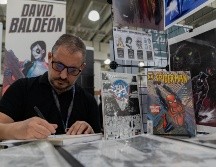 El ilustrador español David Baldeón participa en el Comic Con 2023, el 13 de octubre de 2023, en Nueva York. EFE / A. COLMENARES